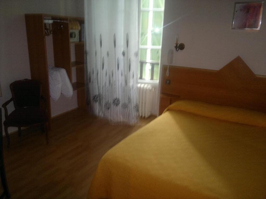 Logis Hôtel de France Arudy Kamer foto