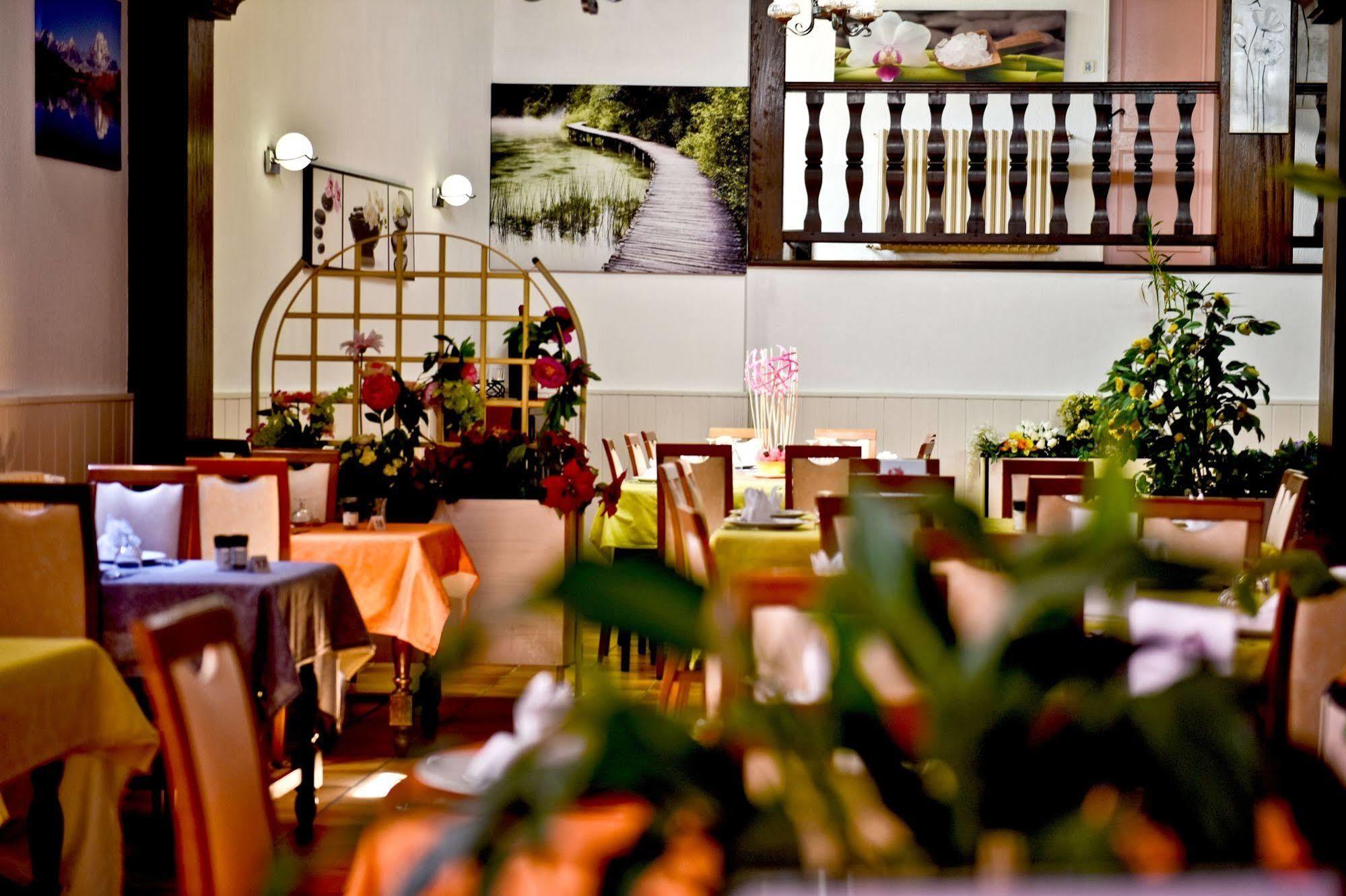Logis Hôtel de France Arudy Buitenkant foto