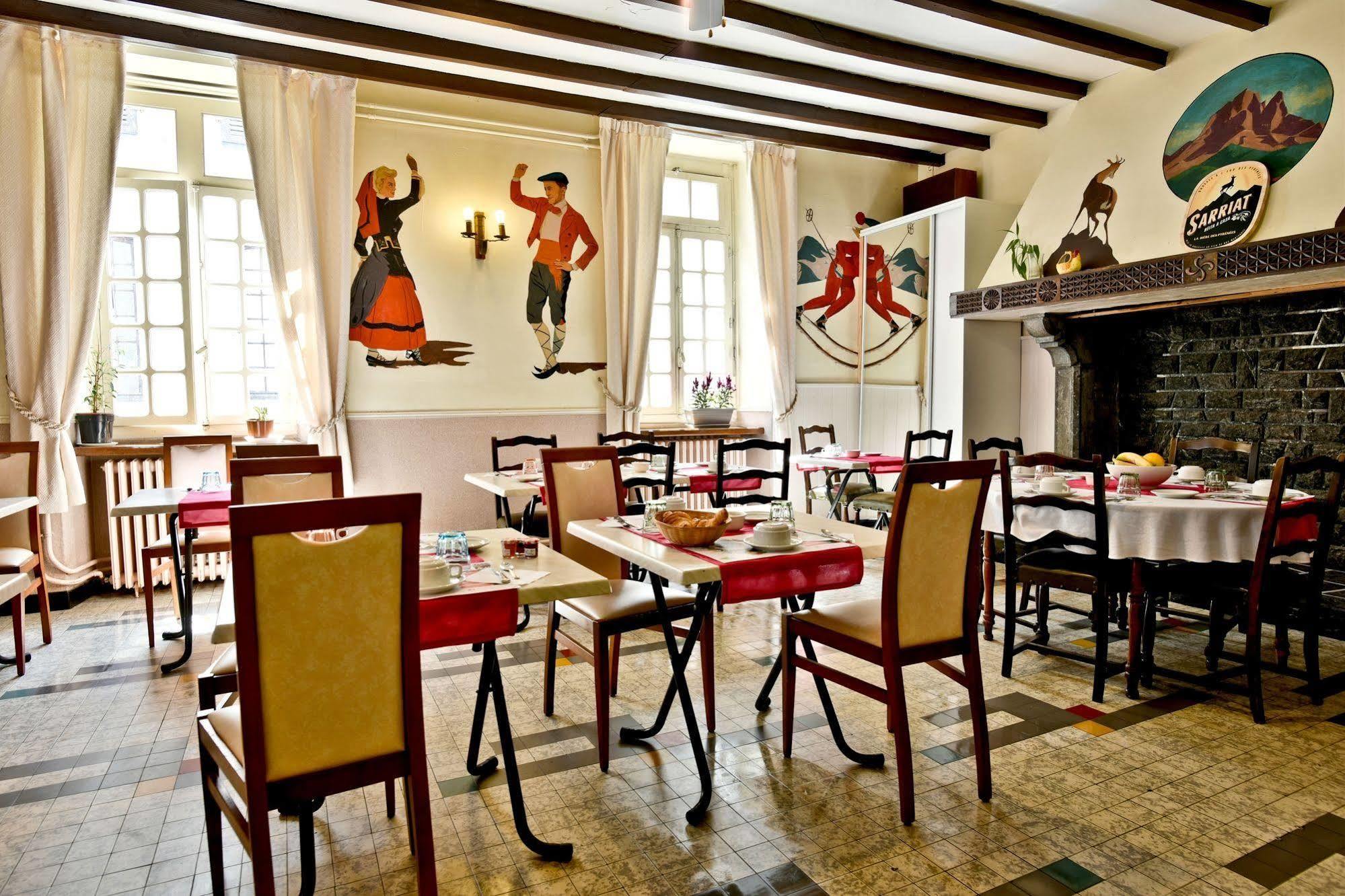 Logis Hôtel de France Arudy Buitenkant foto